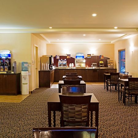Holiday Inn Express & Suites-Regina-South By Ihg Екстер'єр фото